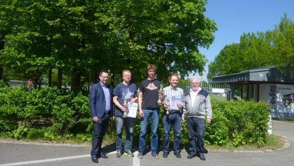 Sebastian Finsterwalder (Mitte) ist Oberbayerischer Meister 2016